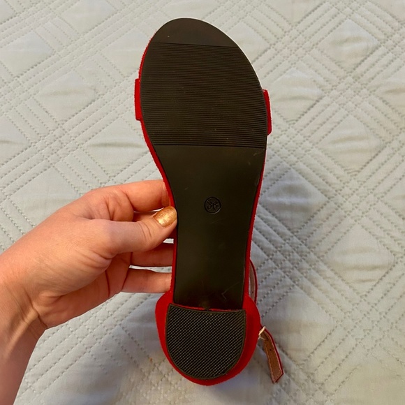 AMOJI Girls Dress Shoes, LIKE NEW, Red Faux Suede, Size 36 (US Kids 4-4.5) - Picture 4 of 8
